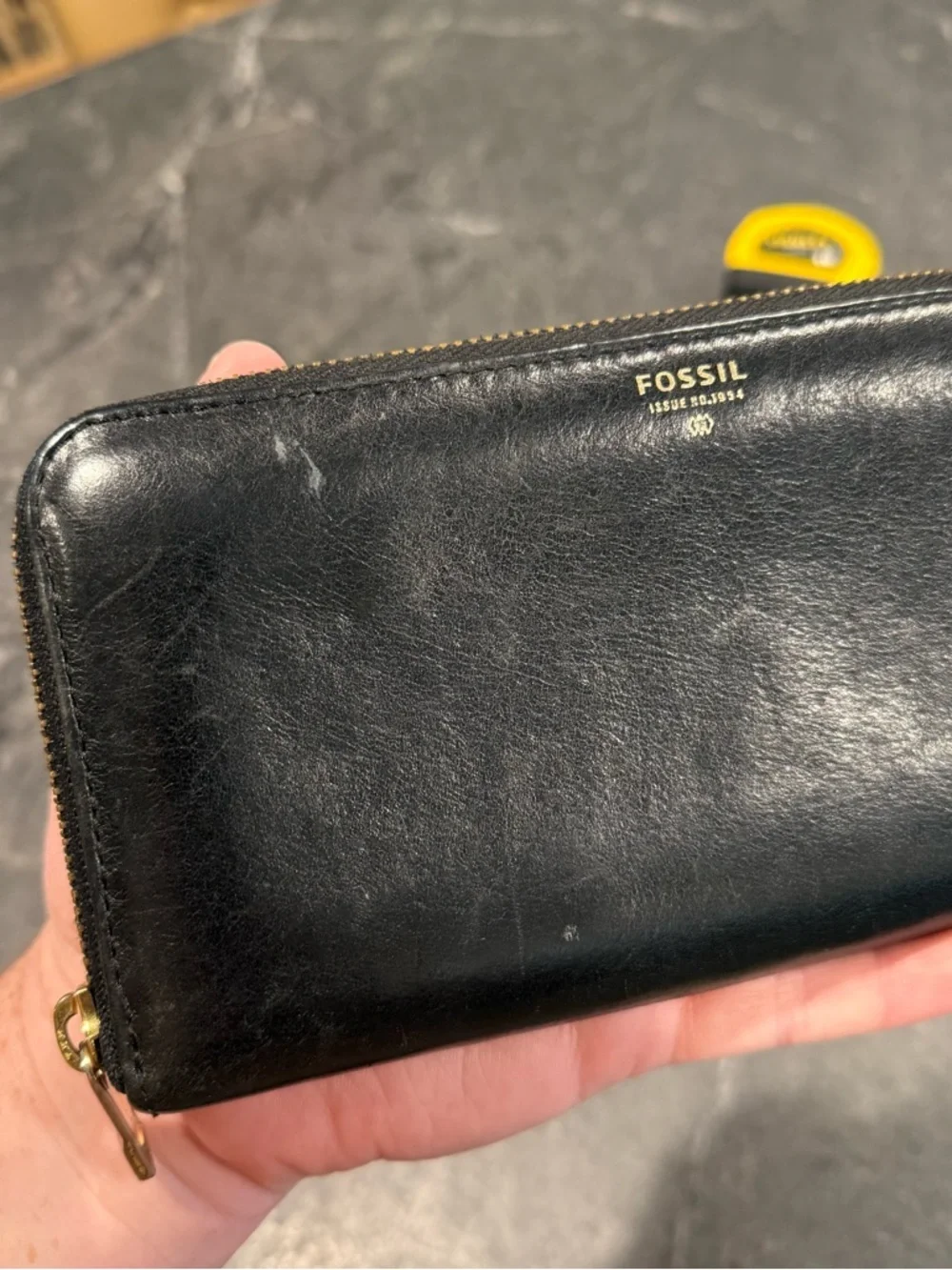 Fossil Zip Around black leather wallet vintage